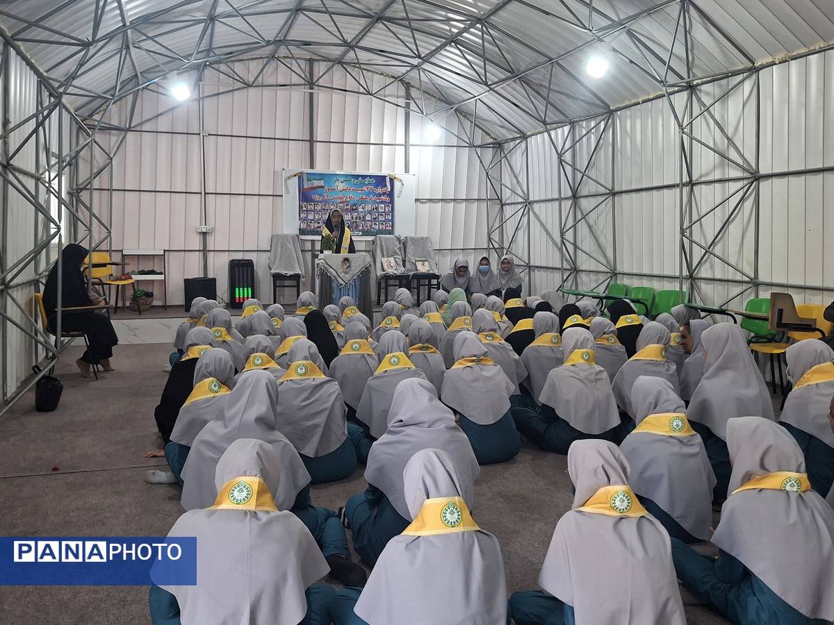 یادواره ۳۴ شهید دانشآموز و ۵ شهید فرهنگی دفاع مقدس دوازده روزه در مدرسه شاهد شهید مصلحی