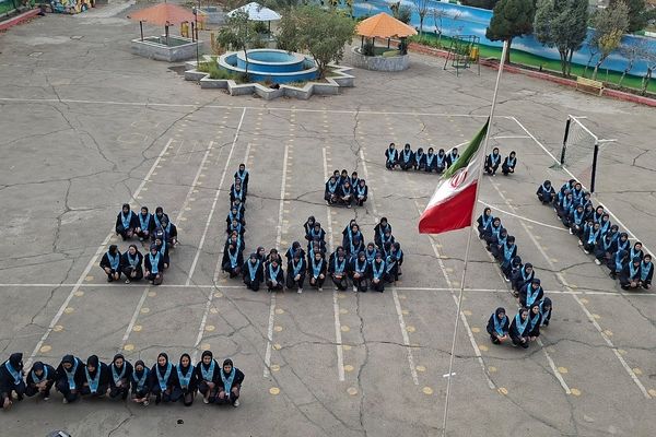 جلوه‌هایی از سرود همگانی مدرسه نمونه‌دولتی تمام ساحتی ارشاد قرچک