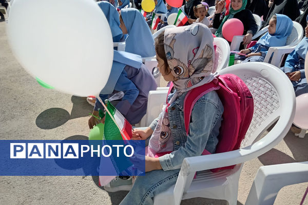 حضور مسئولان شهرستان جعفرآباد قم در دبستان حضرت زینب(س)