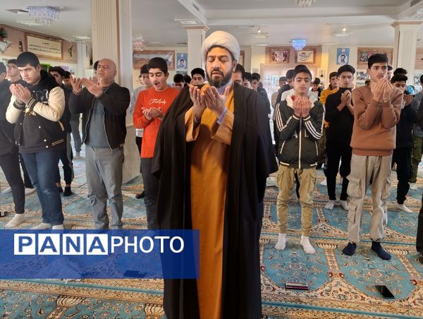 اعزام دانش‌آموزان دبیرستان شاهد امام حسین (ع) اسلام آباد غرب به اردوی راهیان نور