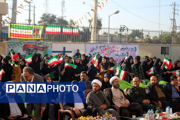 نواخته‌شدن زنگ انقلاب در مدارس استان بوشهر 