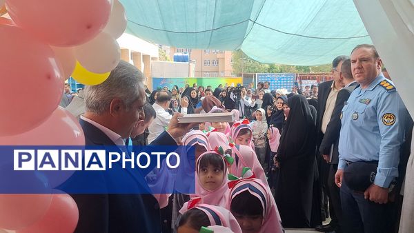 حضور مشاور وزیر آموزش و پرورش گرمابخش محفل شکوفه‌های شیراز