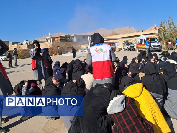 دبیرستان بنت الهدی میزبان بیست و هفتمین مانور زلزله تفت بود