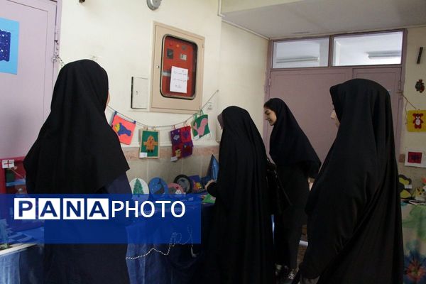 جشنواره هفته مشاغل در هنرستان تقوی پیشگان بهارستان۲