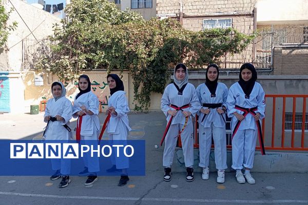 افتتاحییه المپیاد ورزشی دورن مدرسه دبیرستان دخترانه دانش‌نیا