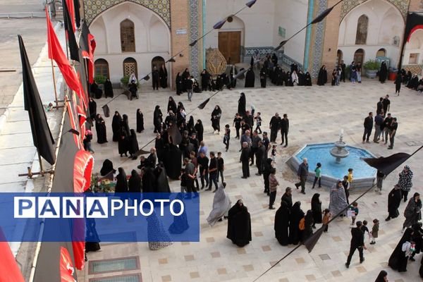 آیین مذهبی تعویض پرچم گنبد حرم مطهر حضرت سلطانعلی ابن امام محمد باقر(ع)