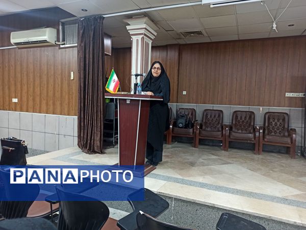 نخستین جلسه انجمن اولیا و مربیان دبیرستان دخترانه ۱۳ آبان در هفته سلامت و روان
