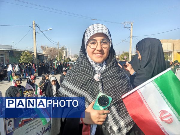 حضور دانش‌آموزان بخش سراب میمه در راهپیمایی۲۲بهمن 