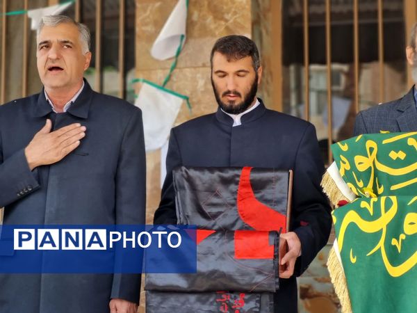 پرچم گردانی حرم مطهر امام رضا (ع) در دبیرستان دخترانه خدیجه کبری (س) ناحیه۴ اصفهان