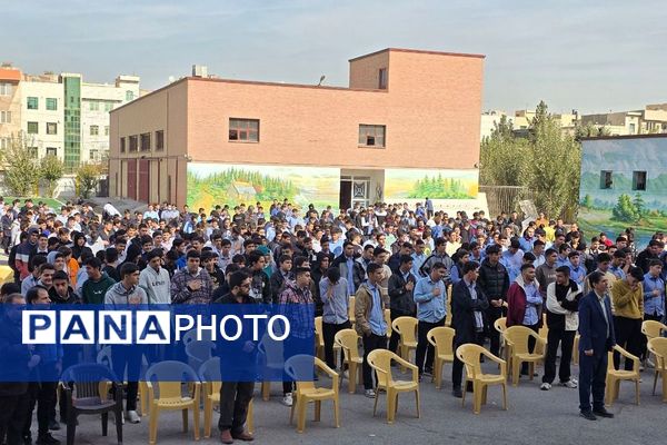 هنرستان موفقیان اسلامشهر میزبان آیین یادواره شهدا با حضور جمعی از مسئولان بود