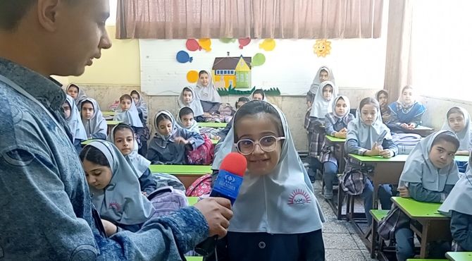 دانش آموزان از رفتار معلمشان درس همدلی آموختند 
