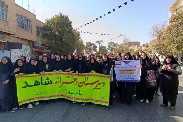 گرامیداشت روز دانش‌آموز با برنامه های متنوع در دبیرستان شاهد طالقانی