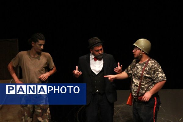 نمایش «پیک‌نیک در میدان جنگ»