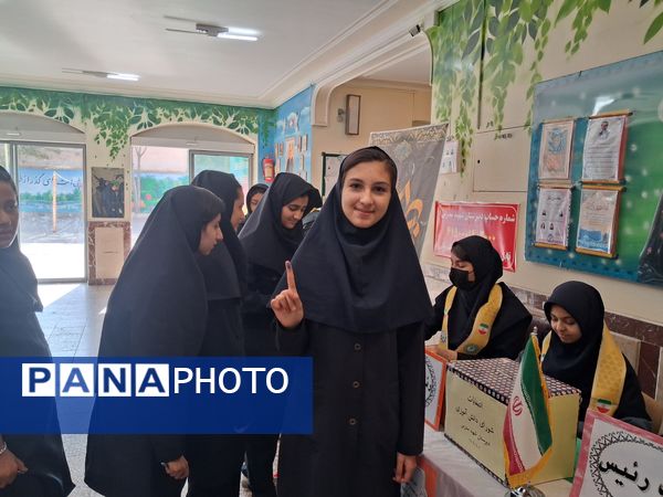 میزبانی پیشتازان مدرسه شهید مدرس در انتخابات شورای دانش‌آموزی