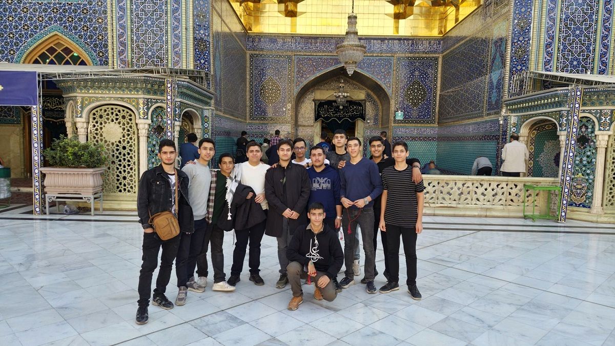 اعزام تیم اردویی دانش‌آموزان برگزیده نمونه دولتی معلم ساوجبلاغ به حرم مطهر حضرت معصومه (س) در قم 
