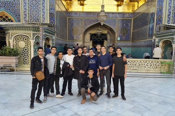 اعزام تیم اردویی دانش‌آموزان برگزیده نمونه دولتی معلم ساوجبلاغ به حرم مطهر حضرت معصومه (س) در قم 