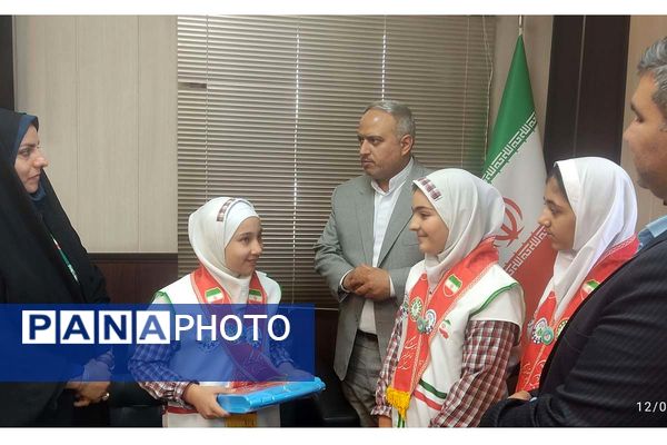 دیدار دانش آموزان پیشتاز پاکدشت با مدیرکل آموزش و پرورش شهرستانهای تهران