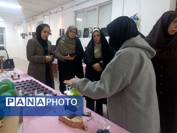 بازدید از نمایشگاه دست سازه هنرستان فنی و حرفه ای دخترانه فلسطین 