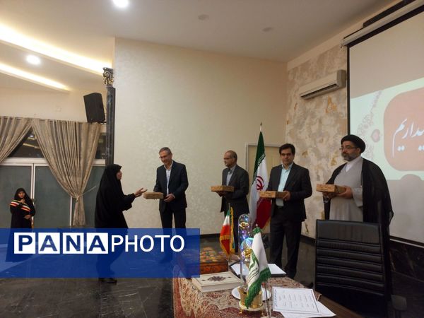  مجمع انجمن اولیا و مربیان در  دبیرستان شاهد ارض اقدس 
