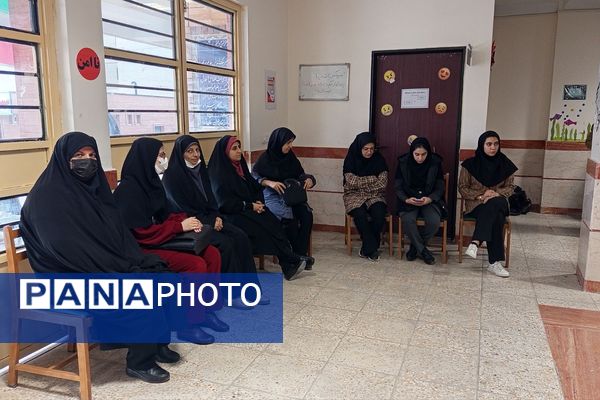 جشن روز مادر و ولادت حضرت زهرا(س) در دبیرستان کریمی شیرازی‌ها با حال‌وهوای چهارشنبه‌های امام‌رضایی