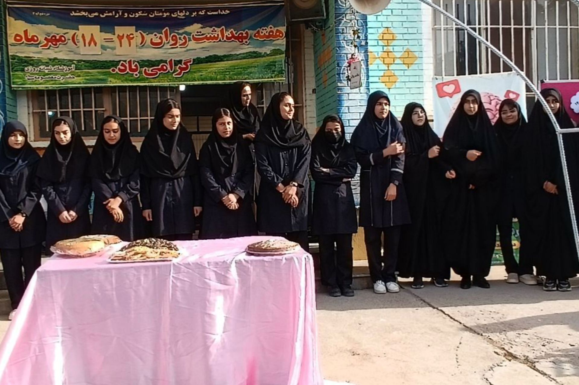 نواختن زنگ هفته سلامت روان در دبیرستان حضرت معصومه (س) شهرستان فیروزه