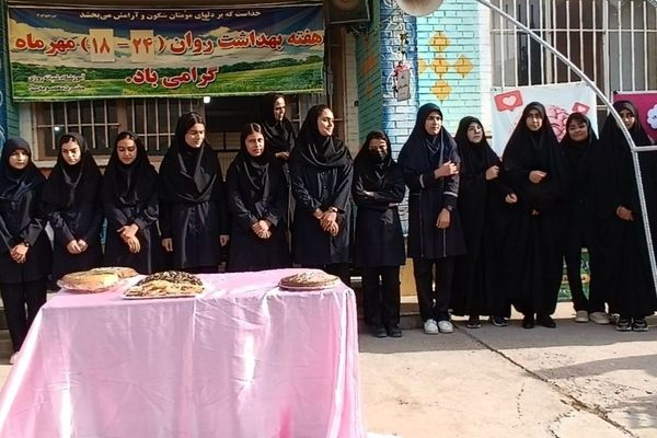 نواختن زنگ هفته سلامت روان در دبیرستان حضرت معصومه (س) شهرستان فیروزه