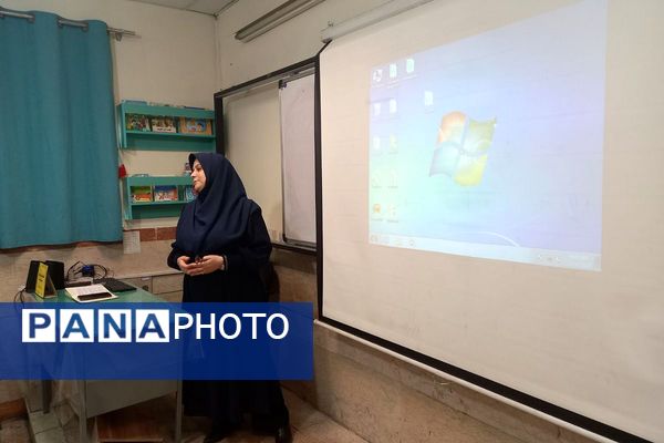 برگزاری کارگاه توانمندسازی نیروی انسانی ویژه نومعلمان در دبستان علی اکبر طالبی ناحیه یک شهرری