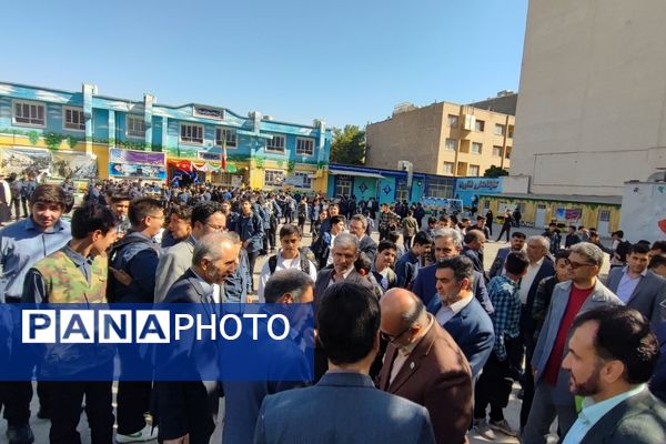 آیین بازگشایی مدارس و نواختن زنگ مهر ایثار و شهادت در ناحیه ۶ مشهد 