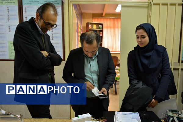 زنگ پژوهش در بهارستان‌دو