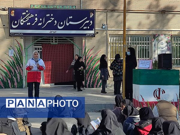 اجرای مانور زلزله  در دبیرستان دخترانه فرهیختگان
