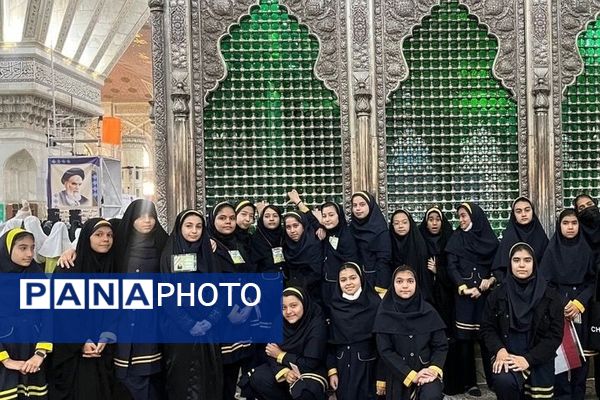 اجتماع دختران ناحیه 2 شهرری به مناسبت روز دختر در مرقد مطهر امام خمینی (ره) 