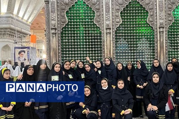 اجتماع دختران ناحیه 2 شهرری به مناسبت روز دختر در مرقد مطهر امام خمینی (ره) 