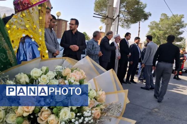 میثاق استاندار و مسئولان استانی با شهدا در سفر به زرقان