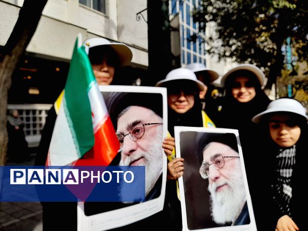 راهپیمایی روز دانش‌آموزان در ناحیه 6 مشهد 