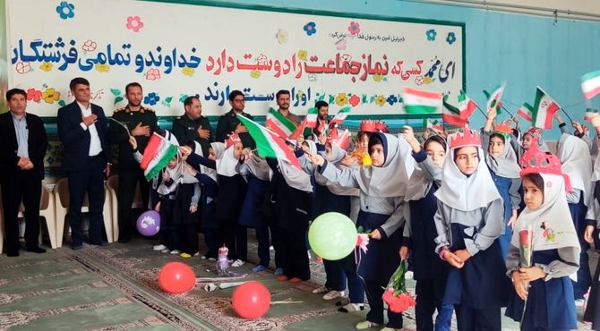استقبال باشکوه از گام‌های نخست دانش‌آموزان در دبستان فاطمیه لردگان