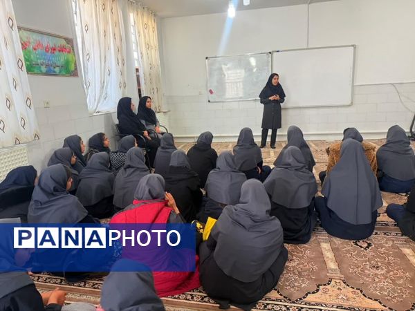 کارگاه آموزشی هدایت تحصیلی و مهارت‌های زندگی در خاتم 