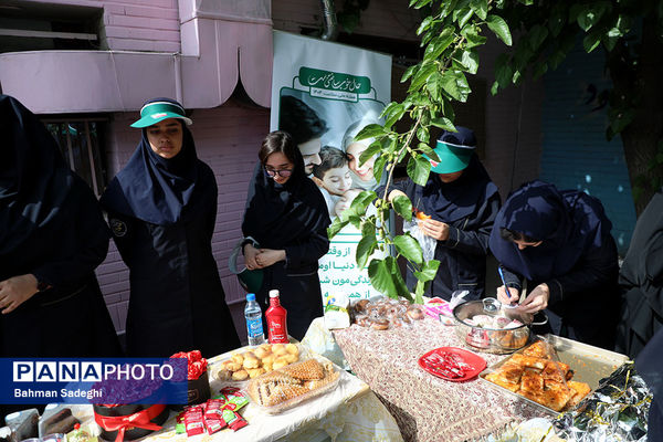 بازدید خبرنگاران از هنرستان دخترانه نرگس به مناسبت هفته مشاغل