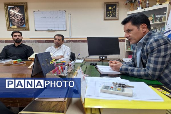 جلسه هم اندیشی بسیج و معاونت پرورشی شهرستان قدس جهت هماهنگی تابستانی  پربار دانش آموزان