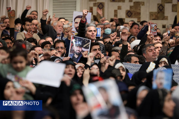 دیدار خانواده شهدای اقتدار با رهبر انقلاب در روز میلاد امیرالمومنین علیه‌السلام