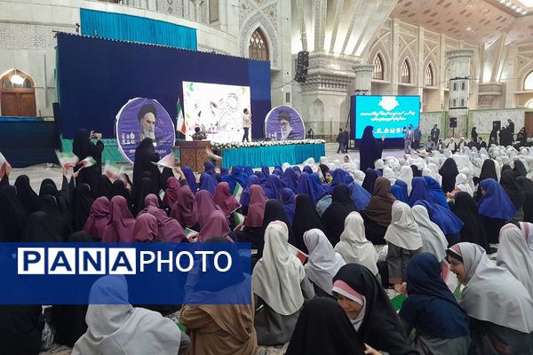 اجتماع دختران ناحیه 2 شهرری به مناسبت روز دختر در مرقد مطهر امام خمینی (ره) 
