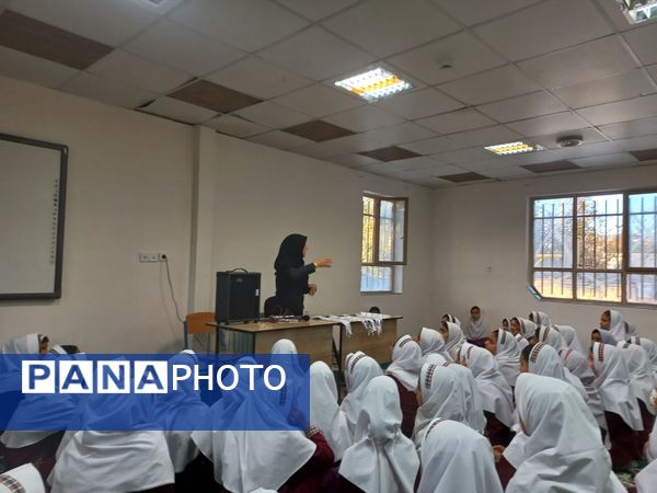 جلسه توجیهی  سفیران سلامت دبستان دخترانه شطیطه۲