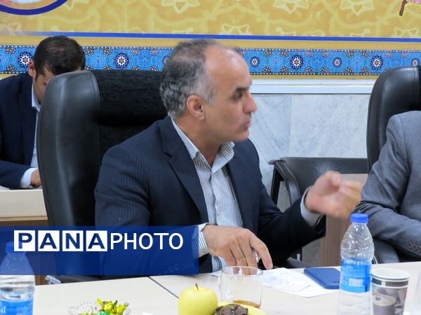 نشست معاون پیشگیری و تشخیص توانبخشی سازمان آموزش پرورش استثنایی کشور با مدیران مرکز  استان