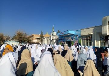 بازارچه کتاب در دبستان سمیه