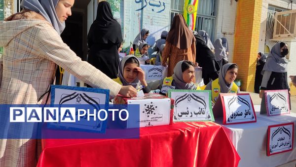 انتخابات شورای دانش آموزی در دبیرستان نمونه دولتی مهرورزان خواف