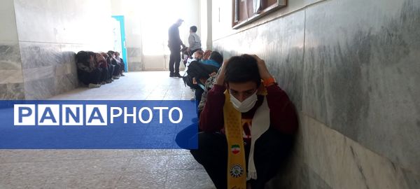 مانور زلزله در مدرسه امام خمینی (ره) منطقه بیرانوند