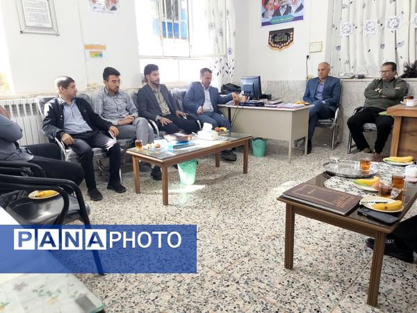 بازدید مسئولین آموزش و پرورش  از دبستان شهید پسندیده فدافن