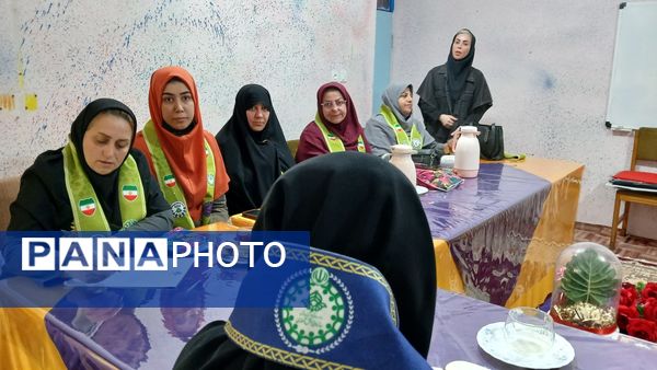 جلسه مربیان منتخب جهت آموزش توانمند سازی مربیان و دانش آموزان پیشتاز محمود‌آباد