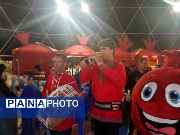 طعم و رنگ در باغ پاییز مشهد