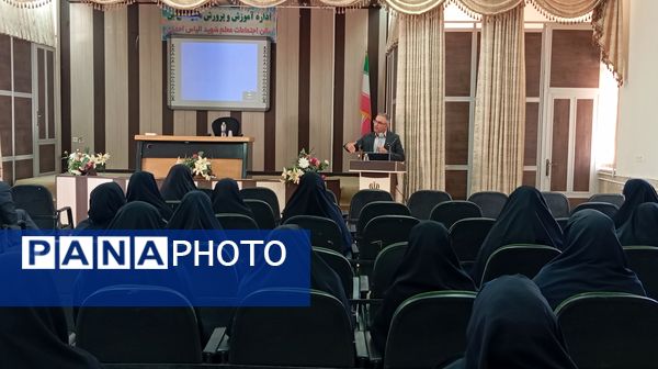 نشست توانمندسازی مدیران و مشاوران مدارس بن با محوریت پیشگیری از آسیبهای اجتماعی