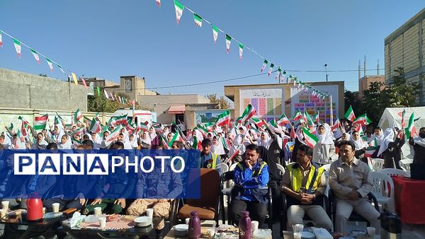 هفته پدافند غیرعامل با مانورهای مختلف این هفته در دبستان حضرت مریم(س) دوره دوم